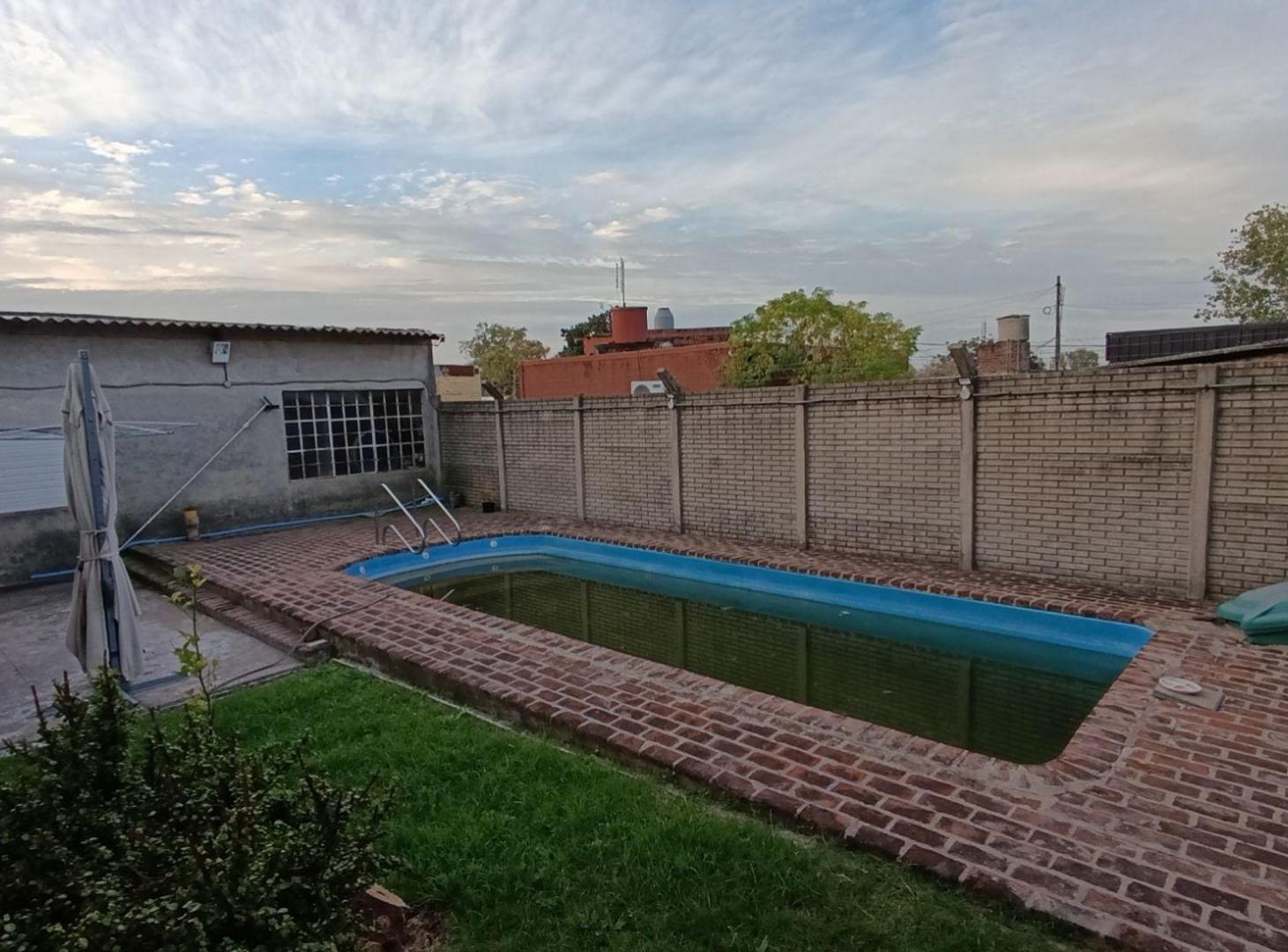 Foto de 2 CASAS EN UN MISMO LOTE, PILETA Y GRAN PARQUE, imagen 3
