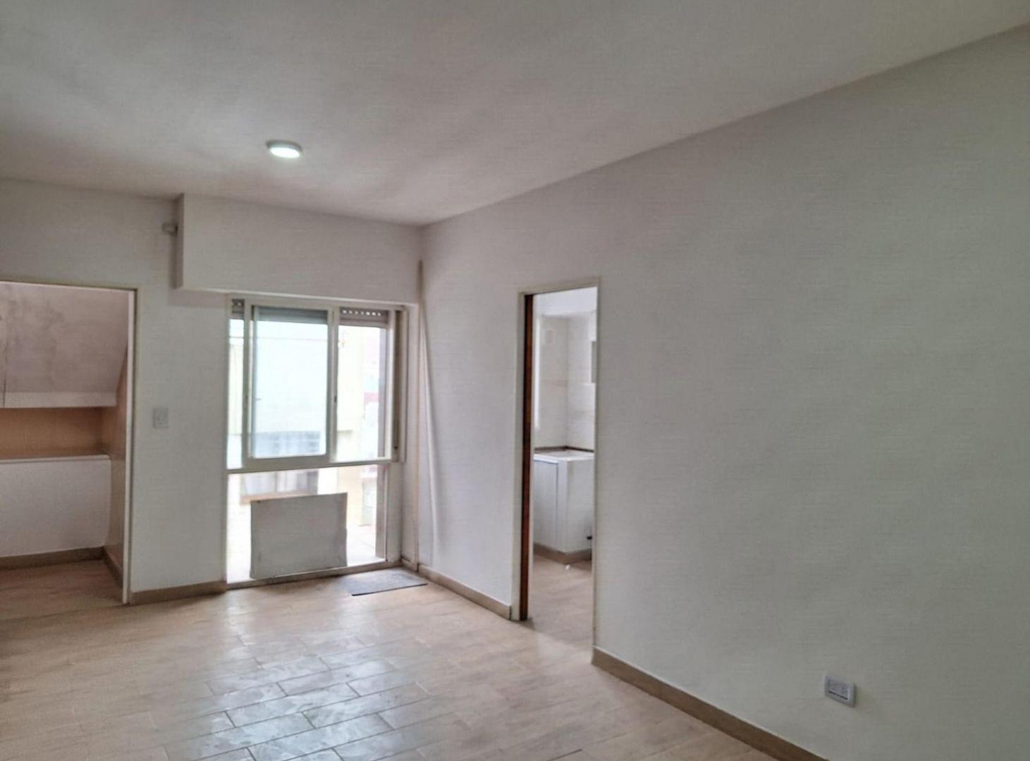Foto de DEPARTAMENTO 2 AMBIENTES VENTA CON COCHERA LOMAS, imagen 3