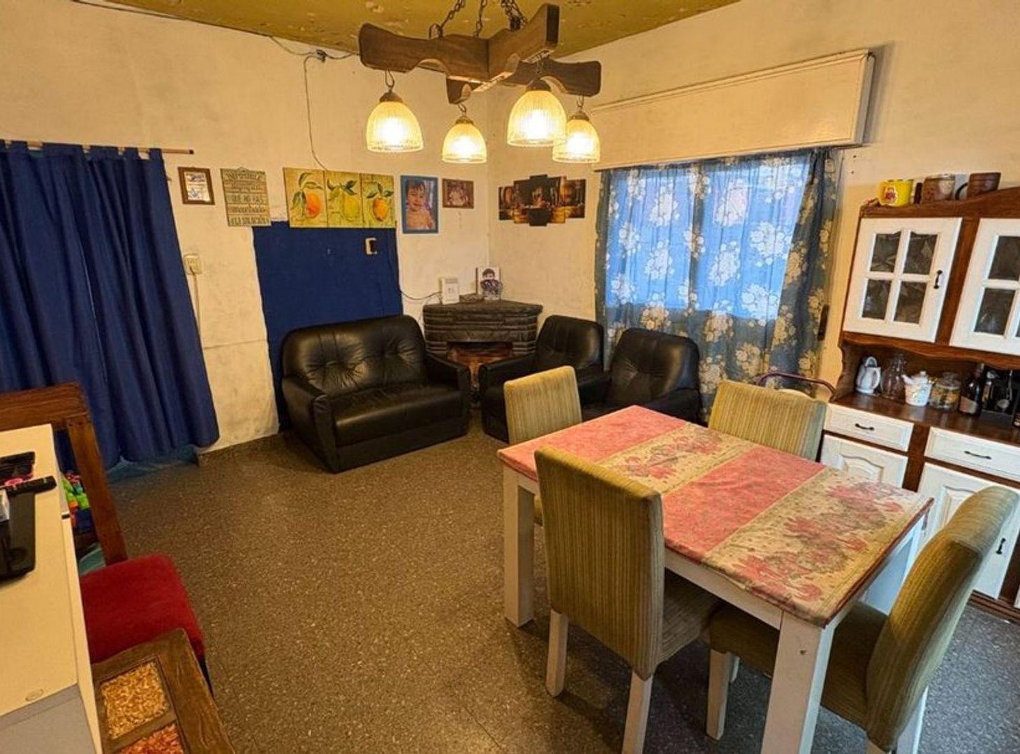 Foto de CASA EN VENTA 5 AMB EN SOLANO MAS MONOAMBIENTE, imagen 2