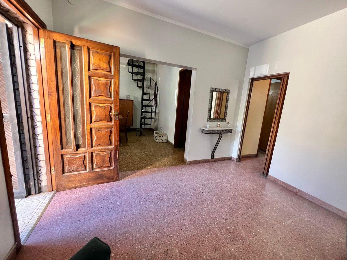 Foto de CASA EN VENTA 3 DORMITORIOS CON TERRAZA Y COCHERA, imagen 2