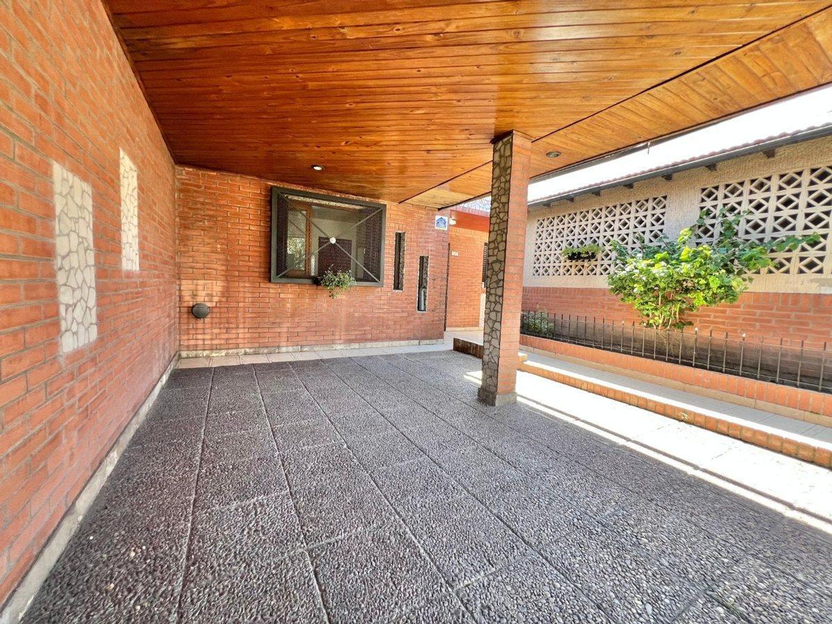 Foto de CASA EN VENTA 3 DORMITORIOS CON TERRAZA Y COCHERA, imagen 3