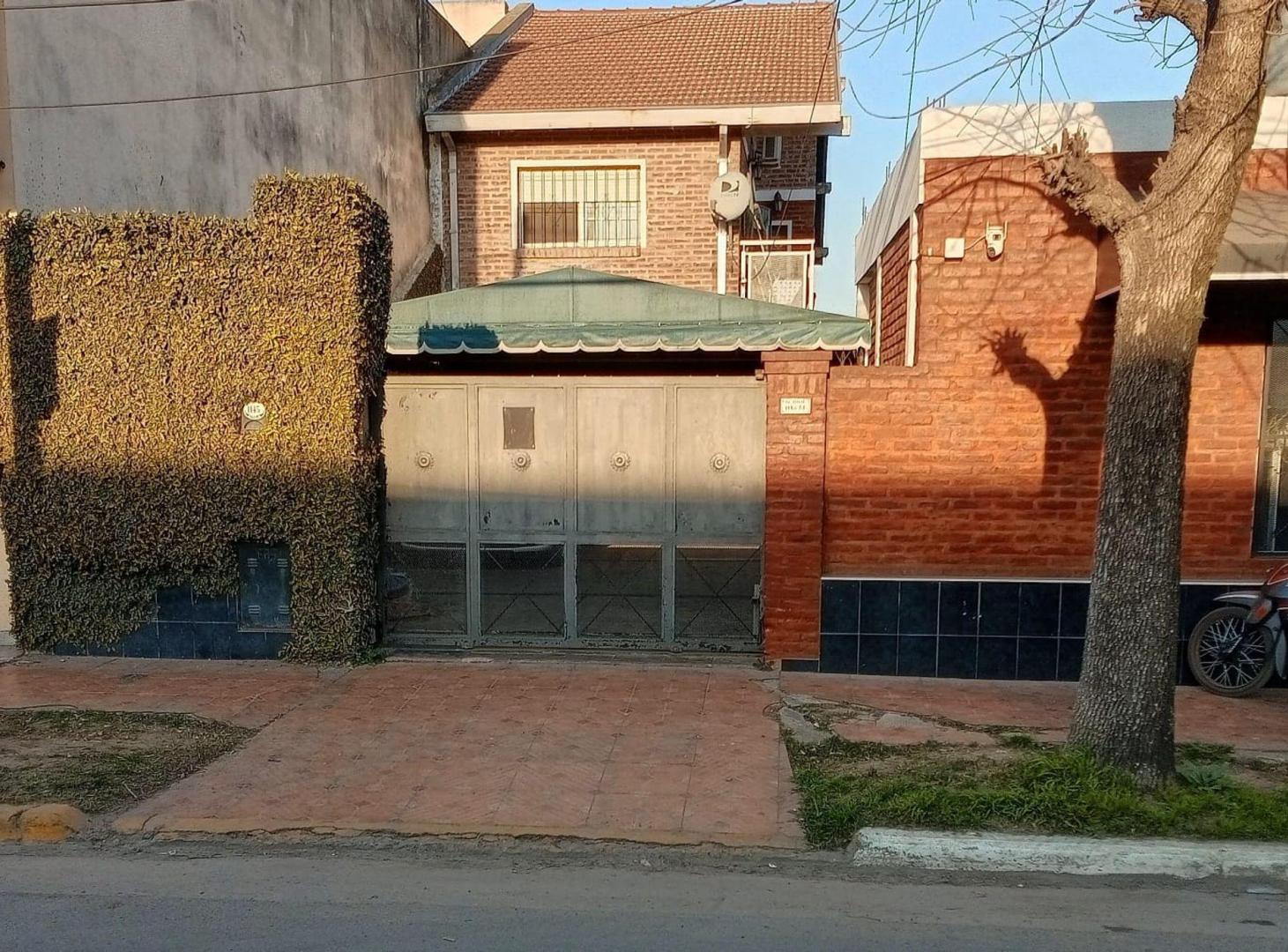 Foto de CASA C/LOCAL VENTA 6 AMBIENTES C/COCHERA Y QUINCHO, imagen 4