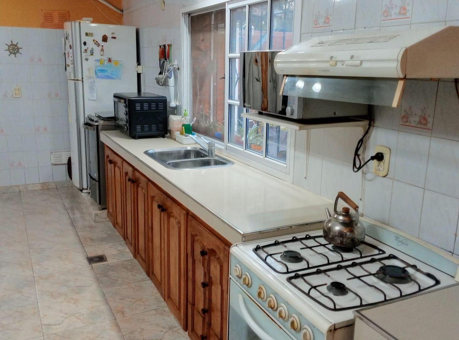 Foto de CASA C/LOCAL VENTA 6 AMBIENTES C/COCHERA Y QUINCHO, imagen 5
