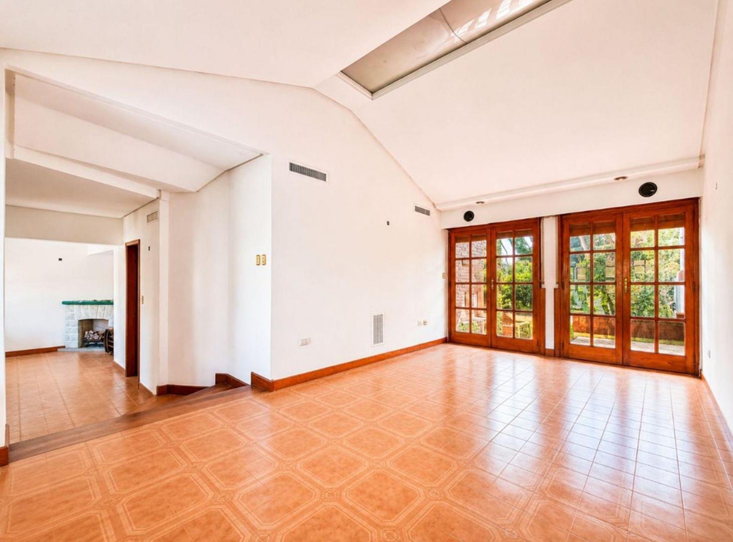 Foto de VENTA CASA 7 AMBIENTES DOBLE COCHERA QUINCHO PATIO, imagen 5