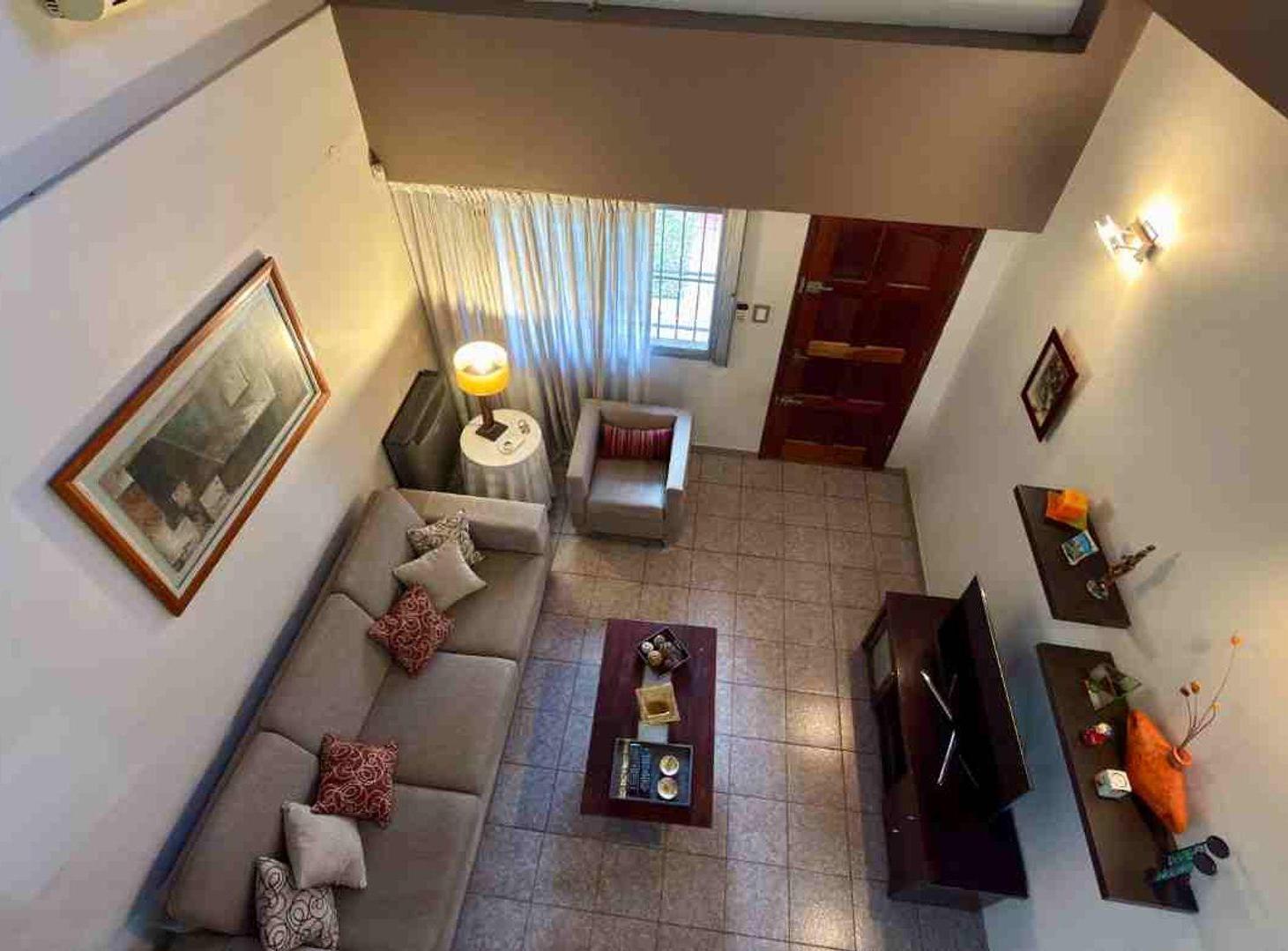 Foto de CASA 5 AMB EN VENTA LOMAS DE ZAMORA CON PATIO, imagen 1