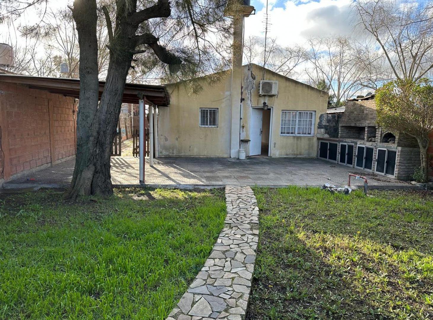 Foto de VENTA CASA 3 AMBIENTES, A RECICLAR EN GUERNICA, imagen 2