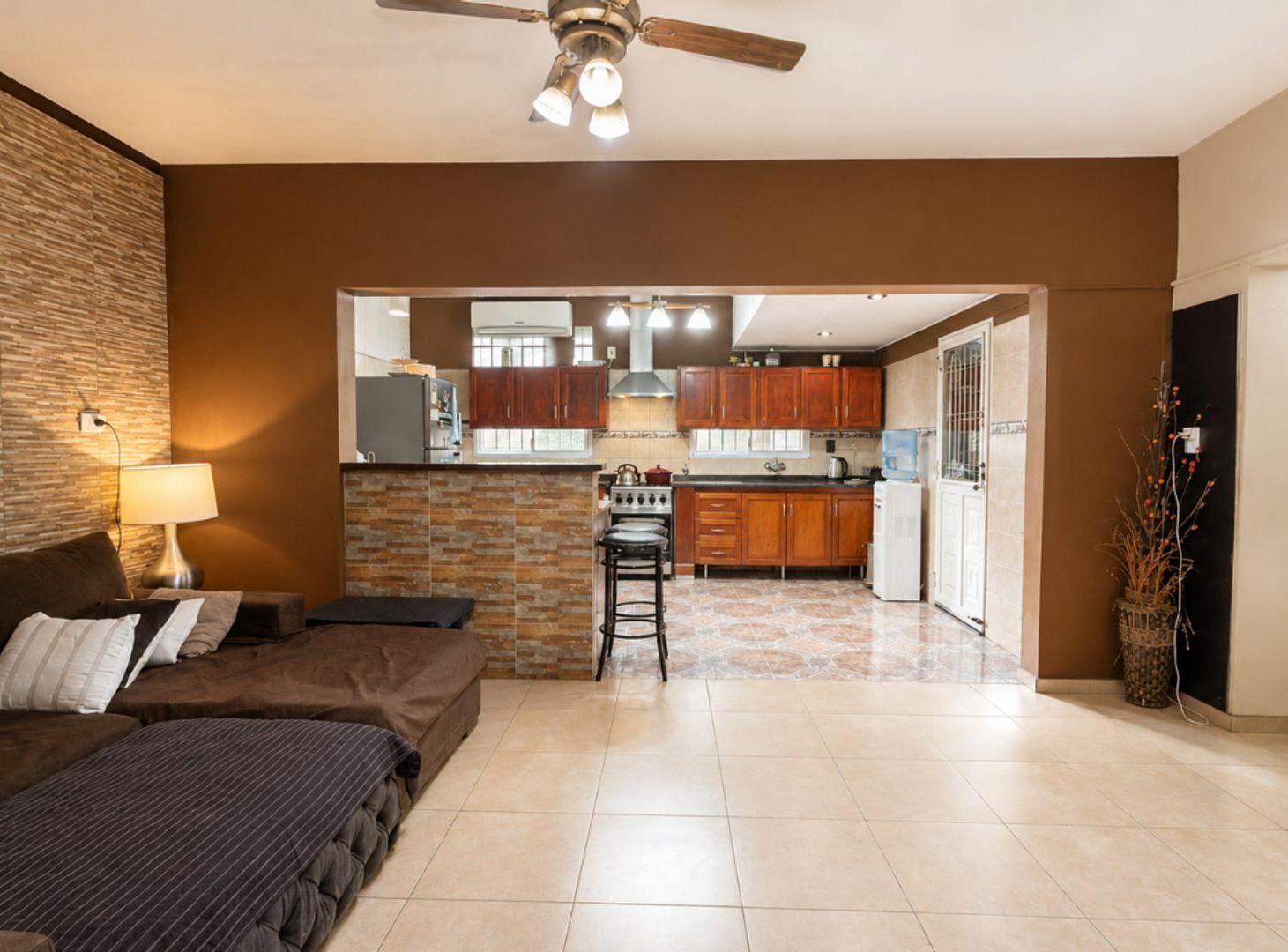 Foto de VENTA CASA 4 AMBIENTES EN TEMPERLEY, imagen 2