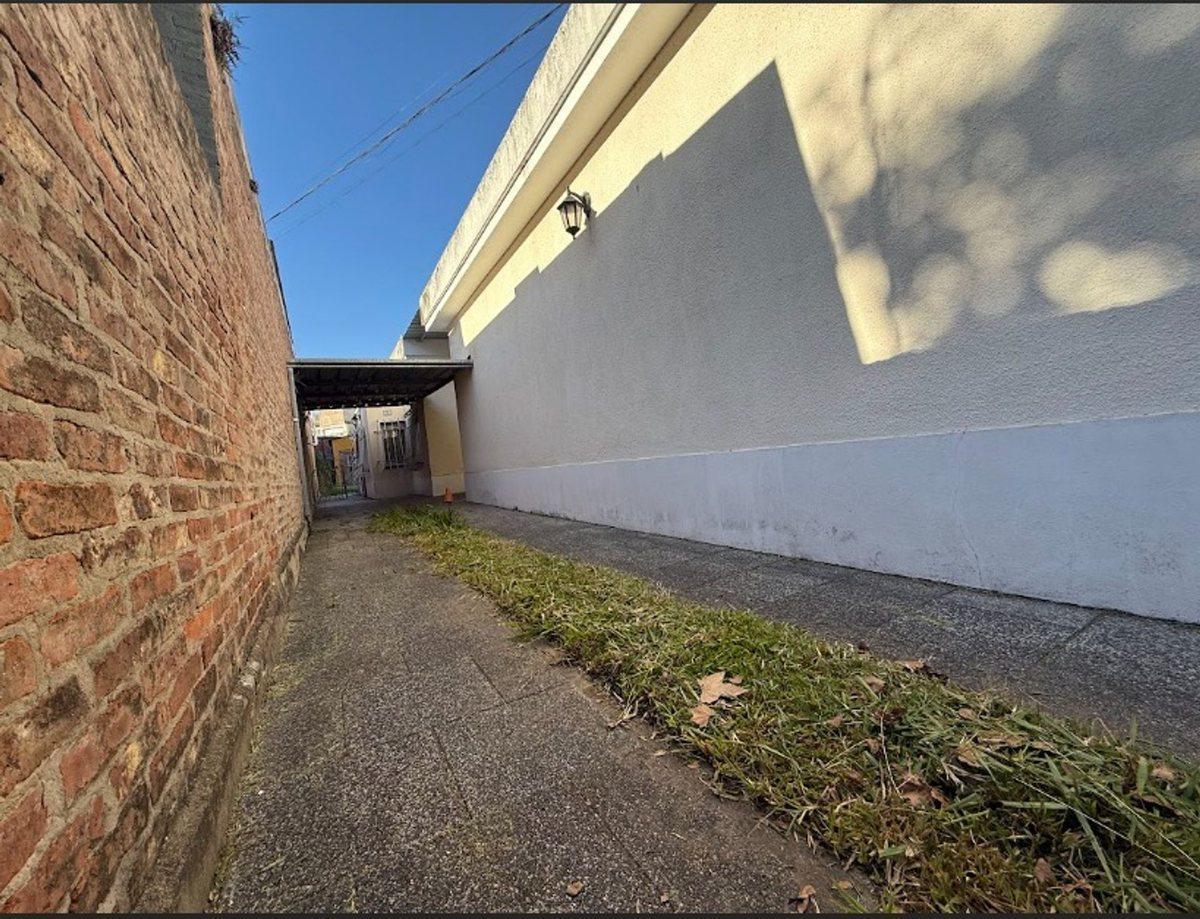 Foto de CASA CON LOCAL AL FRENTE EN ADROGUE Y GRAN TERRENO, imagen 4