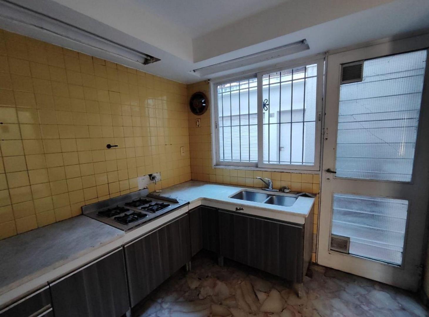 Foto de CASA 4 AMB -VENTA -BANFIELD-APTA CREDITO!, imagen 1