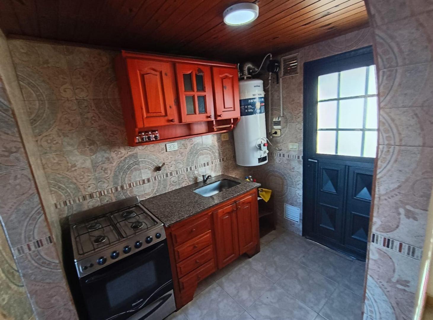 Foto de CASA + DEPARTAMENTO CON TERRENO VENTA BANFIELD, imagen 3