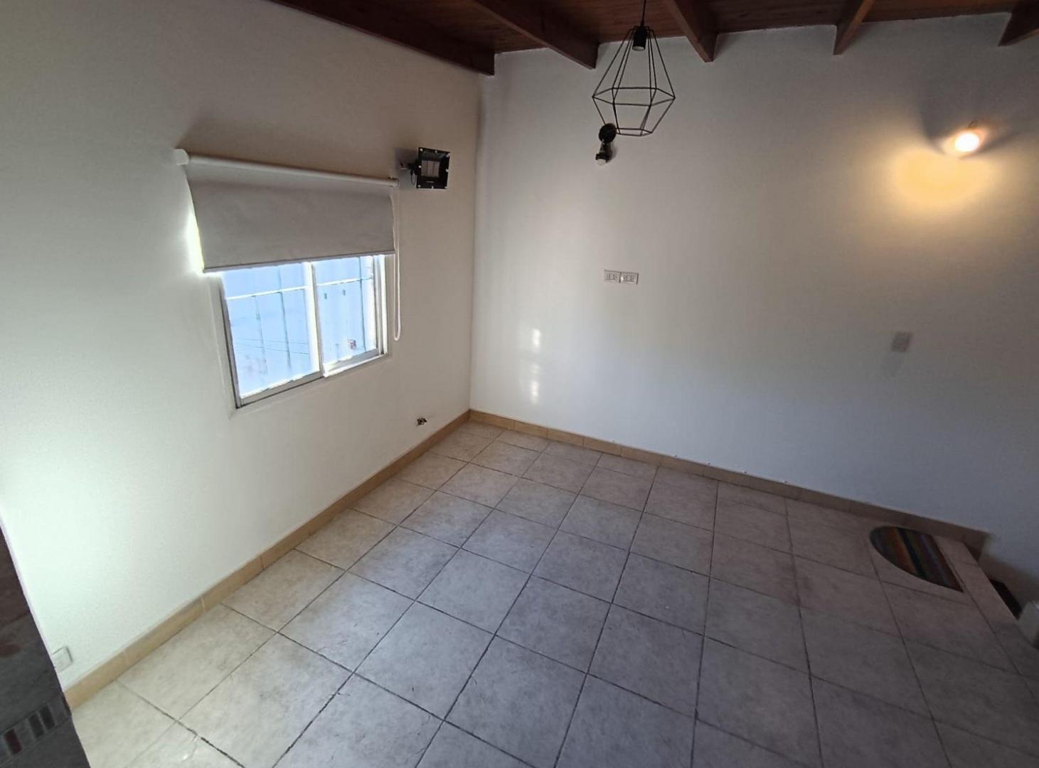 Foto de CASA + DEPARTAMENTO CON TERRENO VENTA BANFIELD, imagen 5