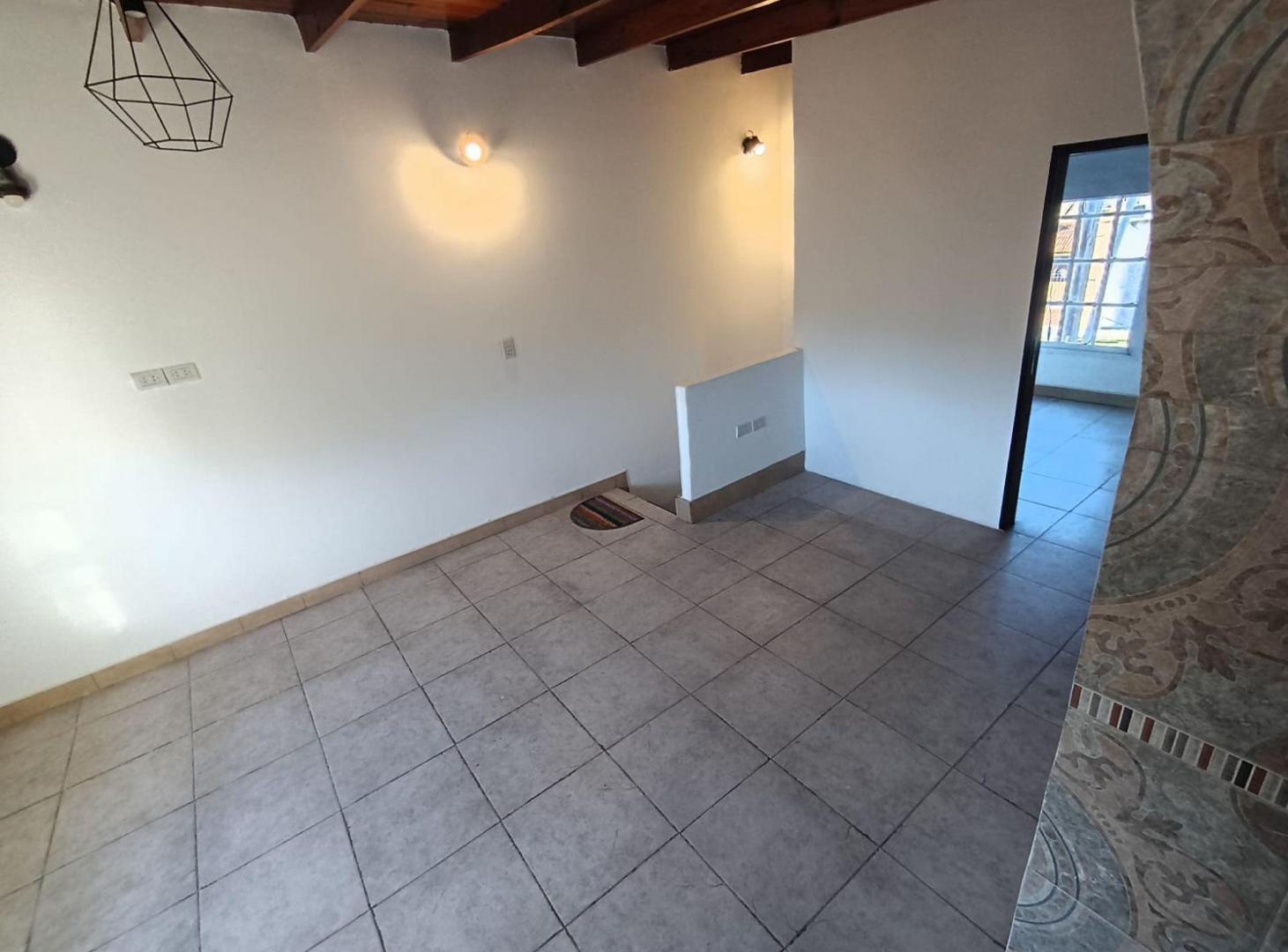 Foto de CASA + DEPARTAMENTO CON TERRENO VENTA BANFIELD, imagen 4