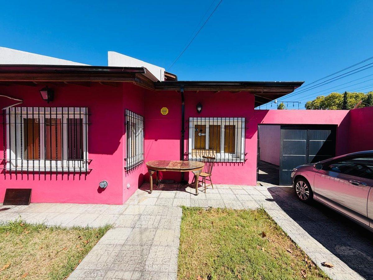 Foto de Casa de 6 ambientes con pileta venta Banfield, imagen 4
