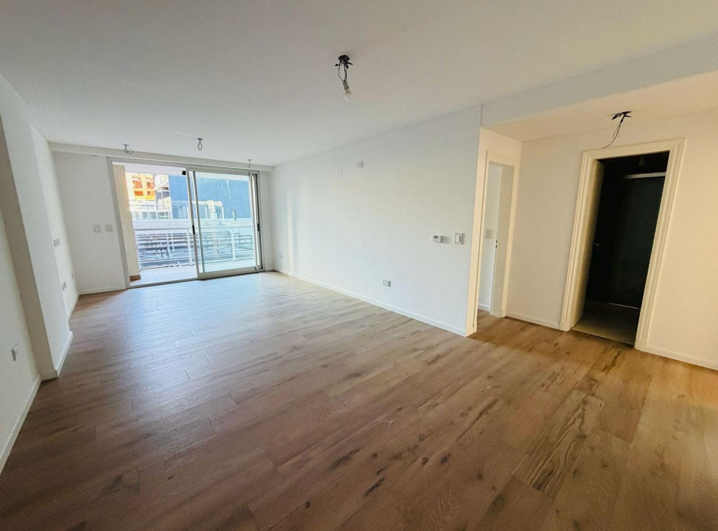 Foto de Depto 3 ambientes con cochera y patio venta Lomas, imagen 2