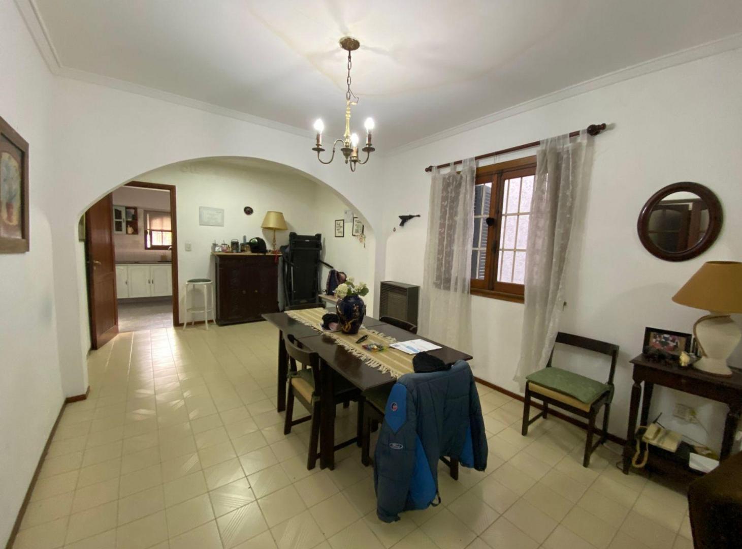 Foto de VENTA CASA 3 AMBIENTES BANFIELD APTO CREDITO, imagen 2