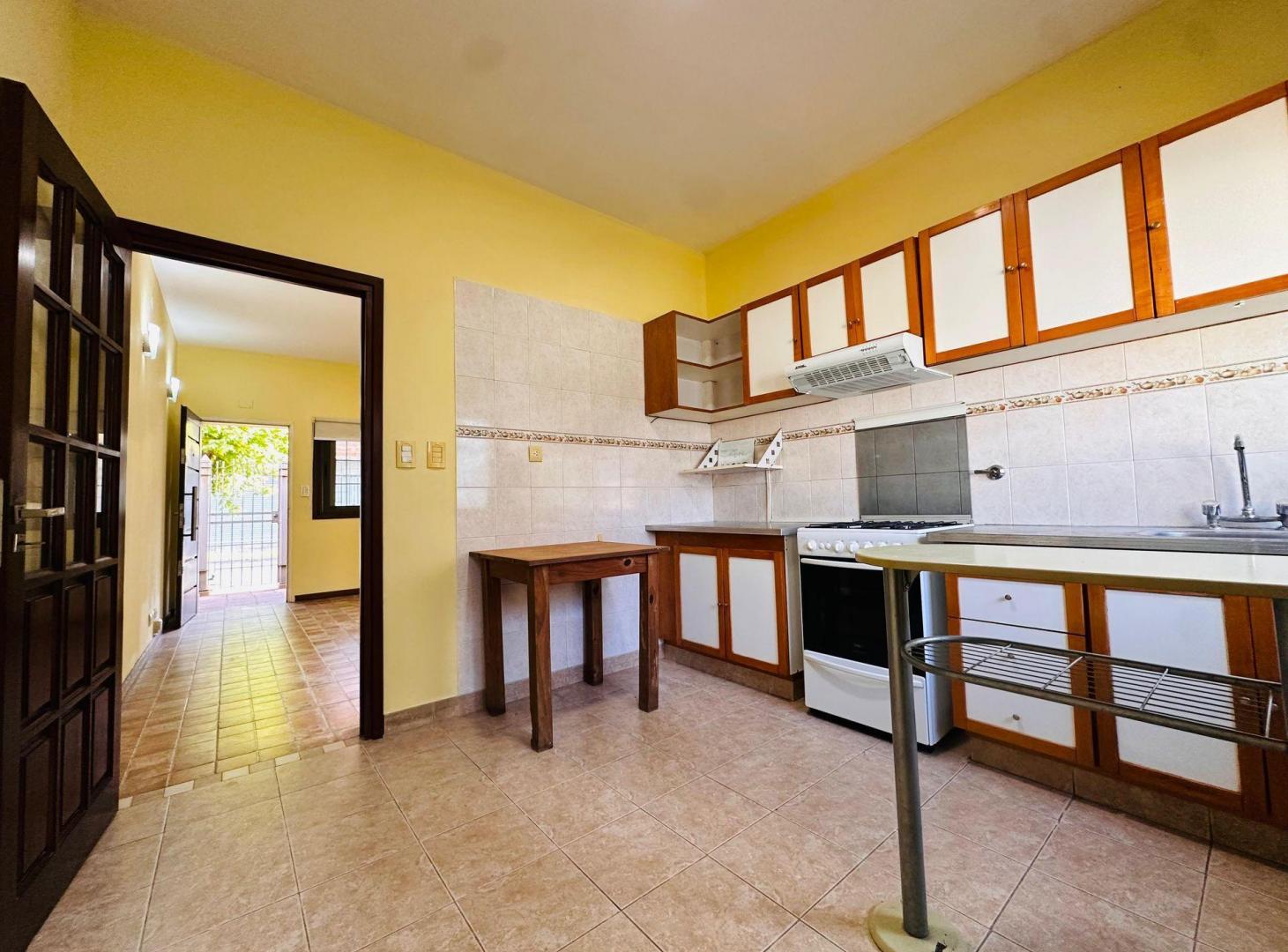 Foto de VENTA CASA 2 DORMITORIOS PARQUE GARAGE RECICLADA, imagen 2