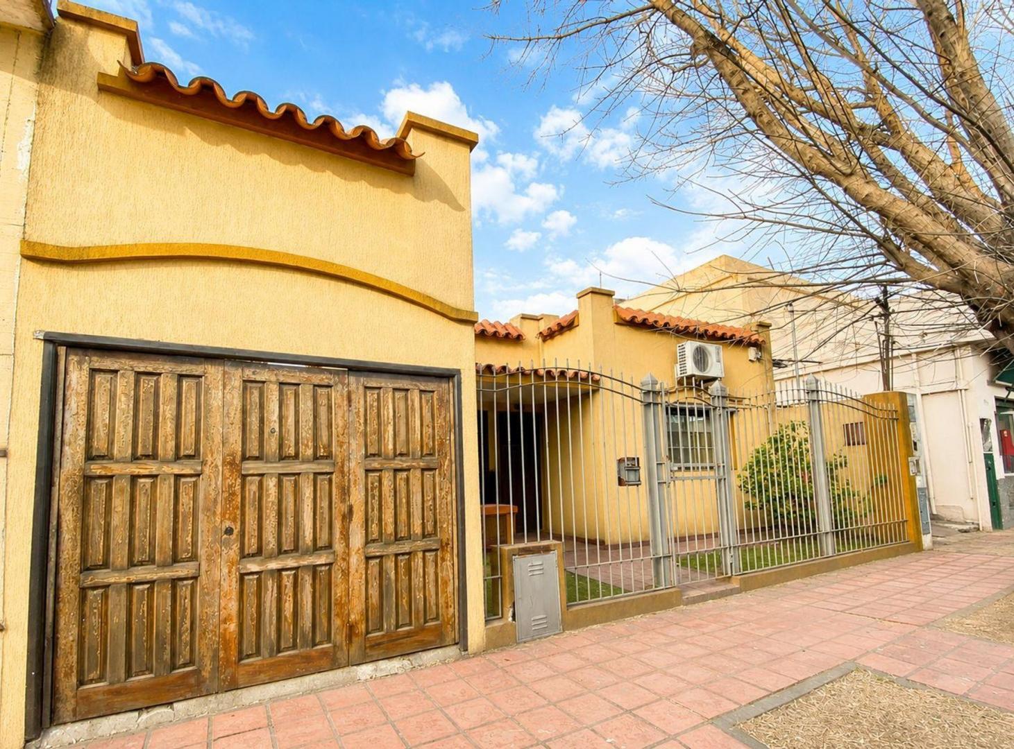 Foto de VENTA CASA 2 DORMITORIOS PARQUE GARAGE RECICLADA, imagen 1