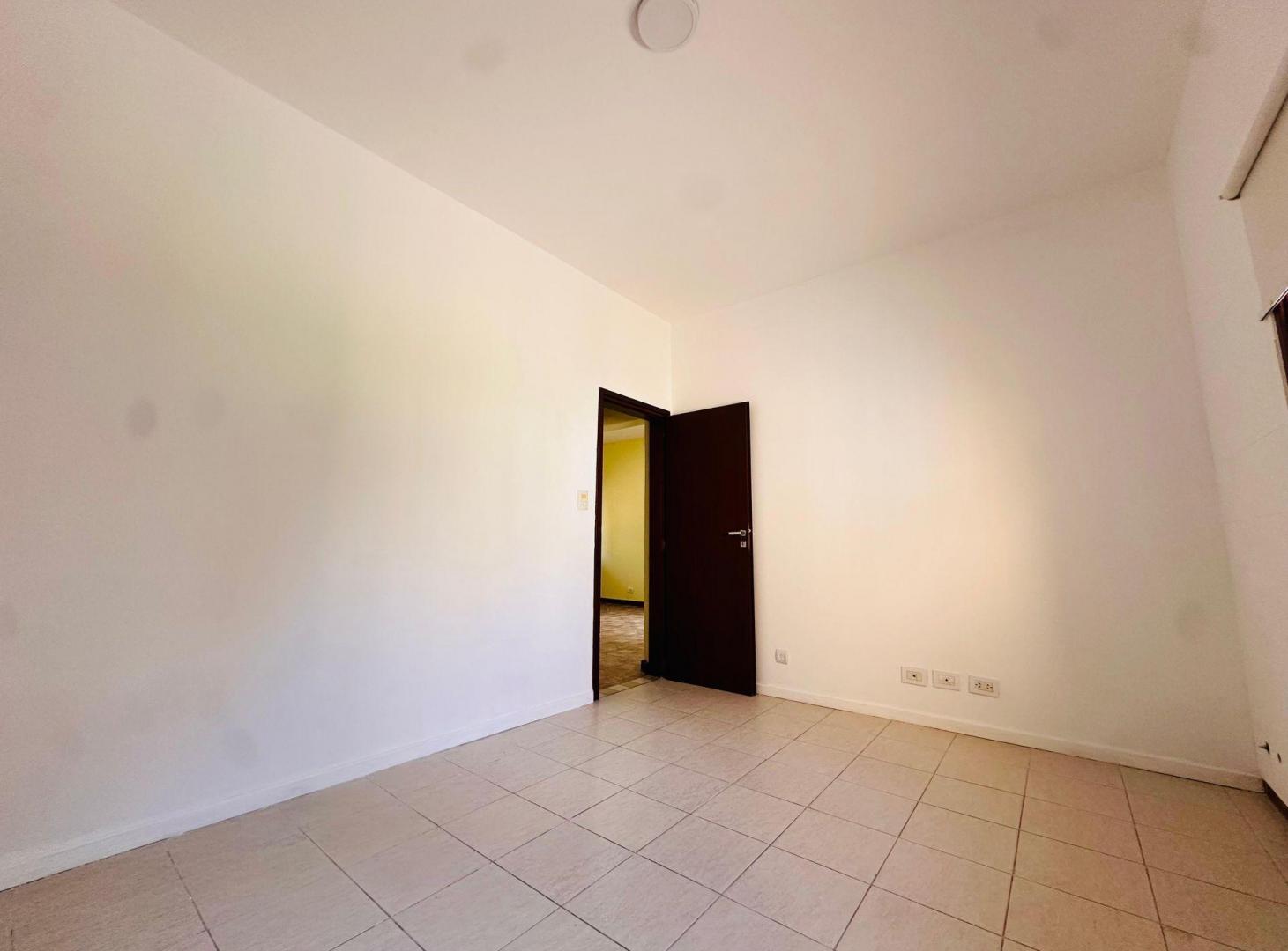 Foto de VENTA CASA 2 DORMITORIOS PARQUE GARAGE RECICLADA, imagen 4