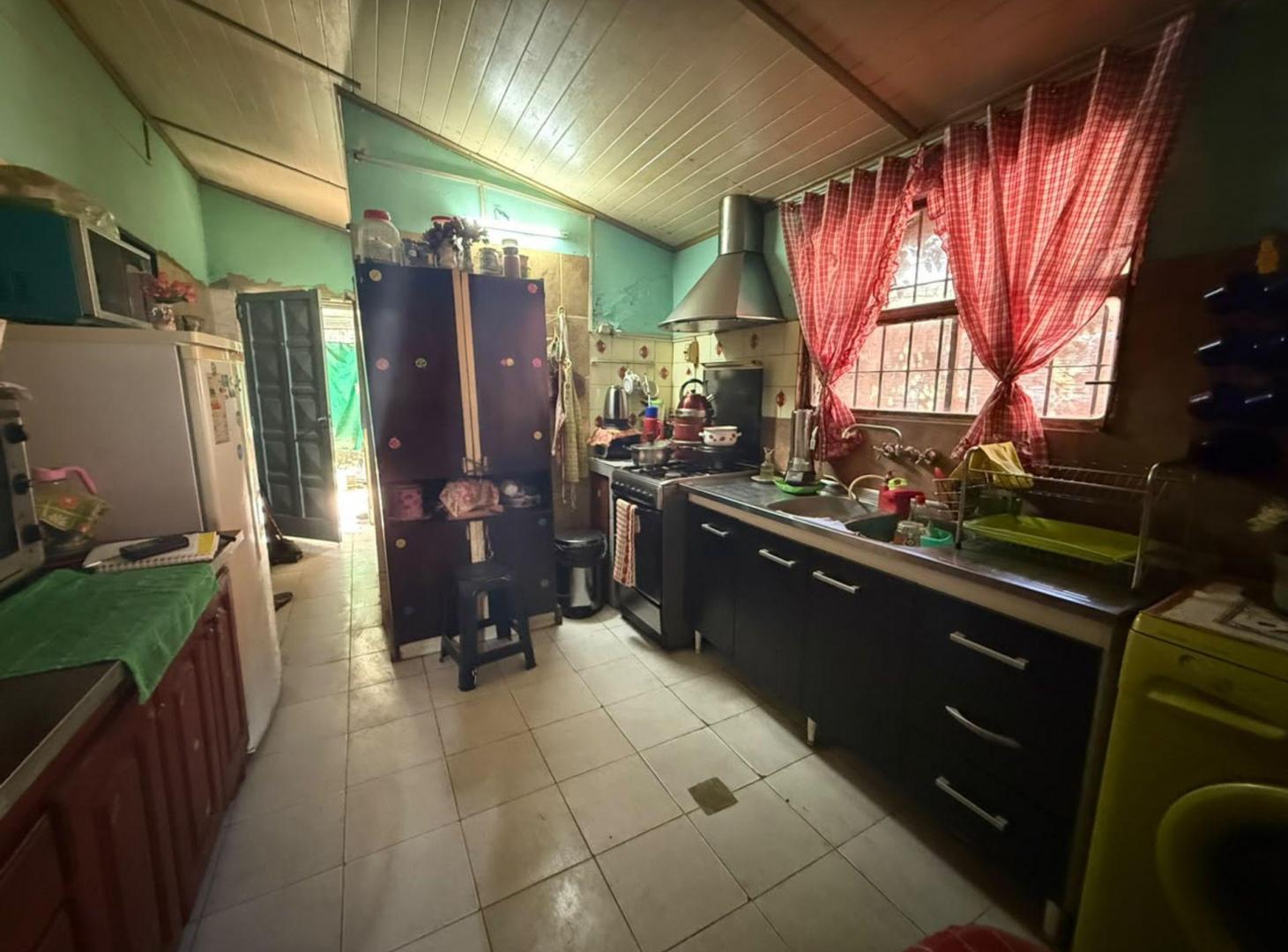 Foto de CASA 4 AMBIENTES CON LOCAL EN VENTA BURZACO, imagen 3