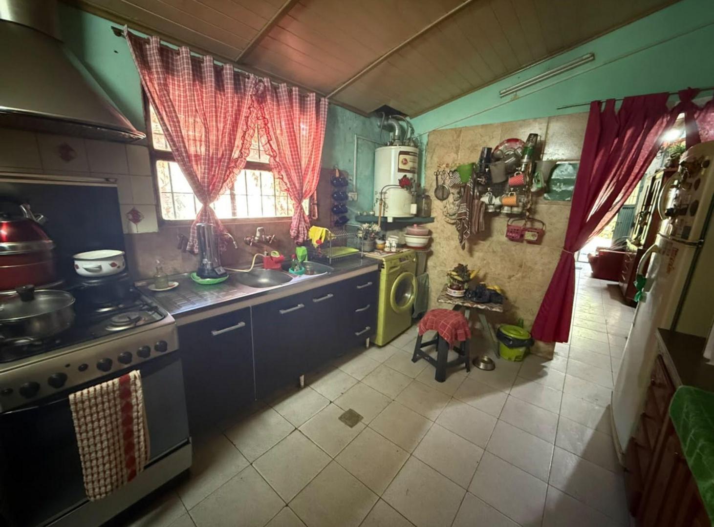 Foto de CASA 4 AMBIENTES CON LOCAL EN VENTA BURZACO, imagen 4