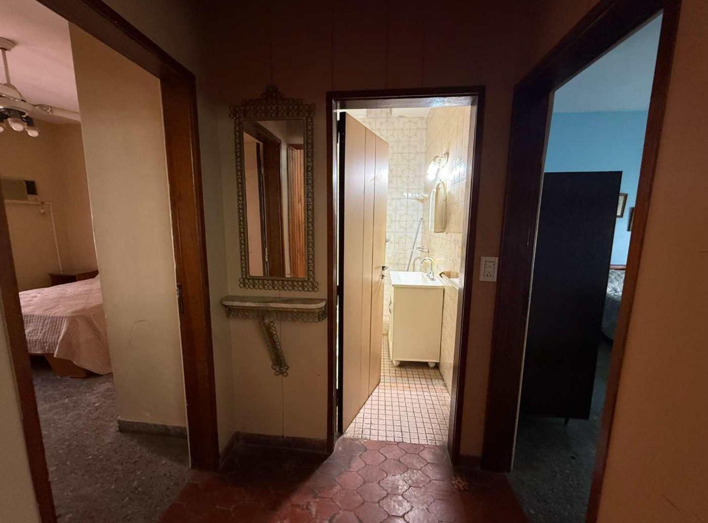 Foto de CASA 4 AMBINTES EN VENTA CON LOCAL Y COCHERA, imagen 2