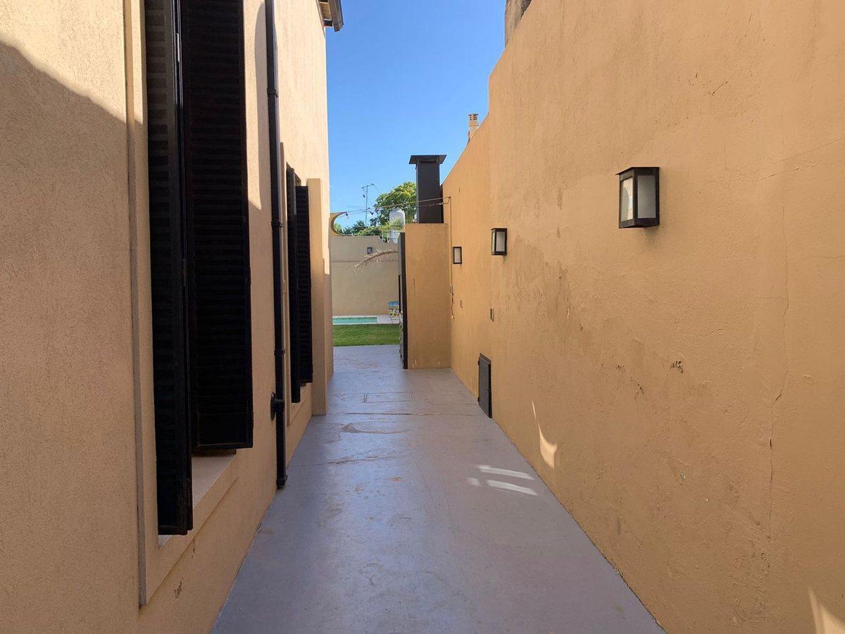 Foto de CASA 3 AMB EN VENTA CON PILETA EN LOMAS DE ZAMORA, imagen 4