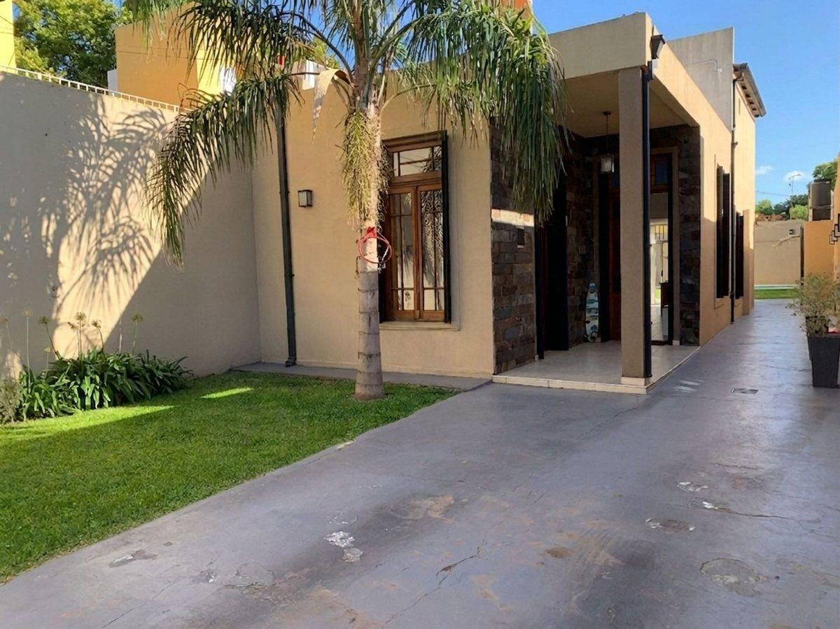 Foto de CASA 3 AMB EN VENTA CON PILETA EN LOMAS DE ZAMORA, imagen 3