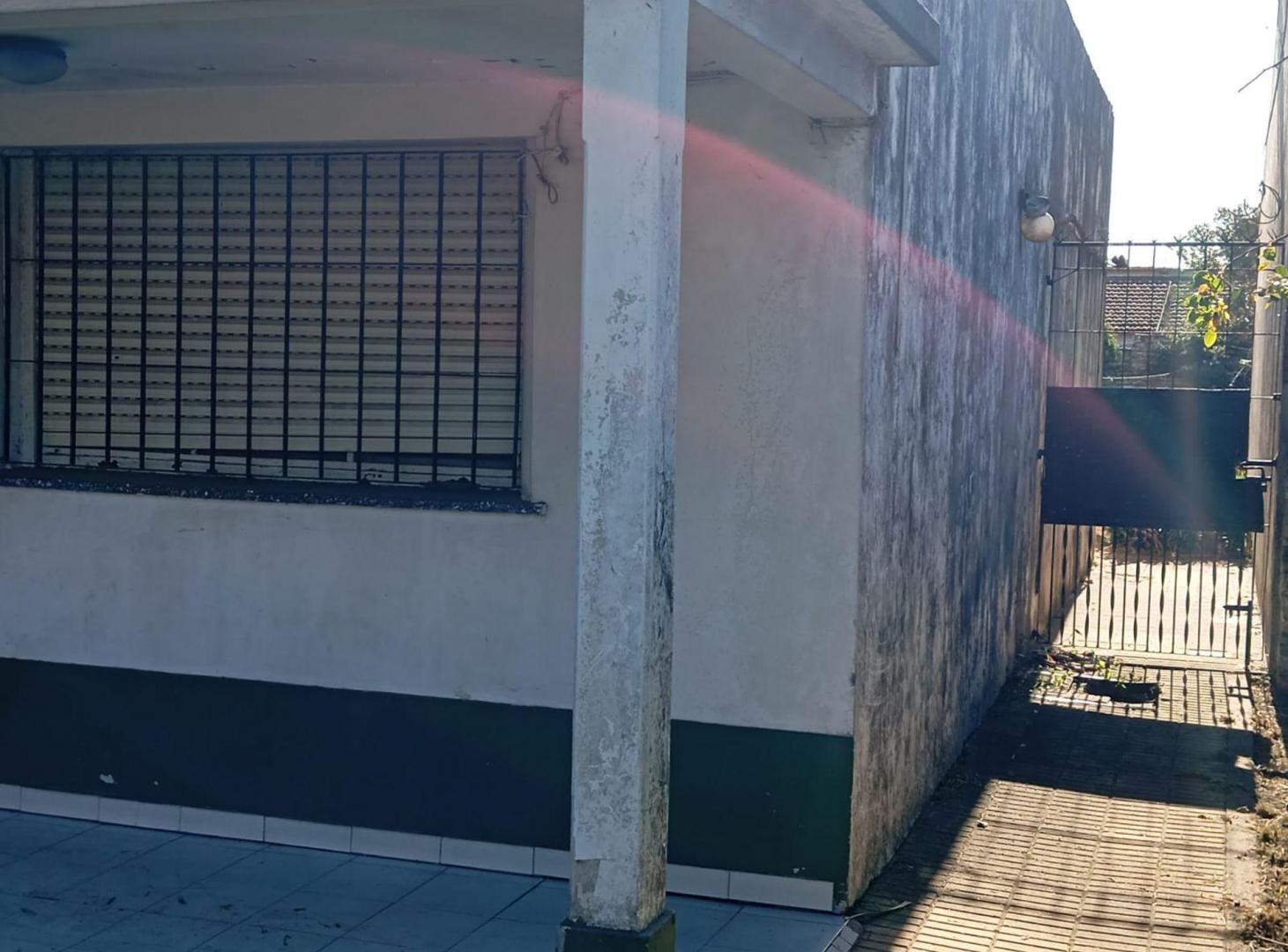 Foto de CASA 3 DORMITORIOS VENTA BURZACO CON FONDO, imagen 1