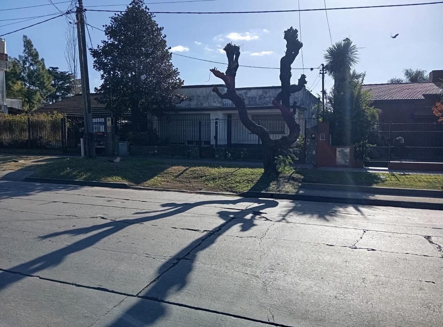 Foto de CASA 3 DORMITORIOS VENTA BURZACO CON FONDO, imagen 4
