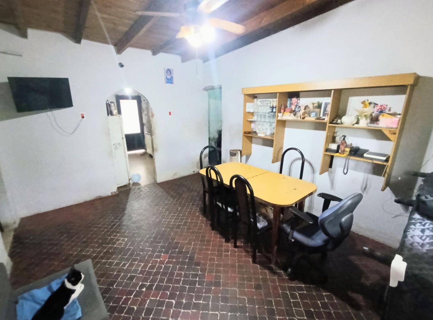 Foto de CASA 5 AMB EN VENTA BURZACO CON LOCAL, imagen 1