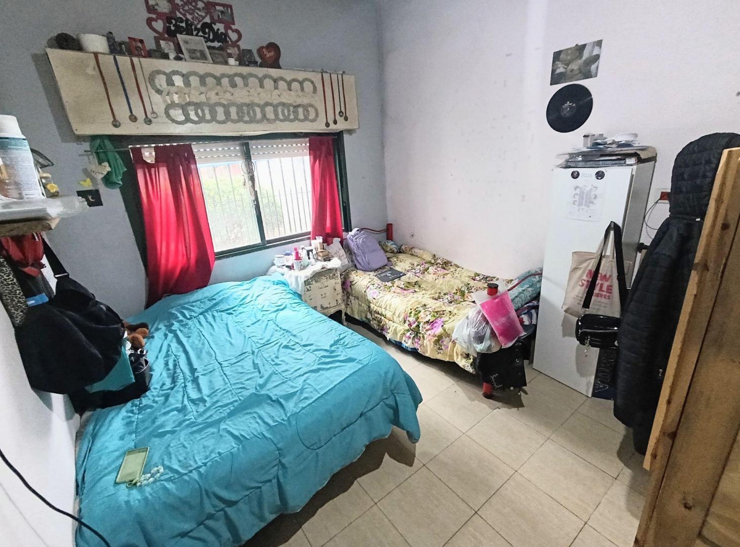 Foto de CASA 5 AMB EN VENTA BURZACO CON LOCAL, imagen 2