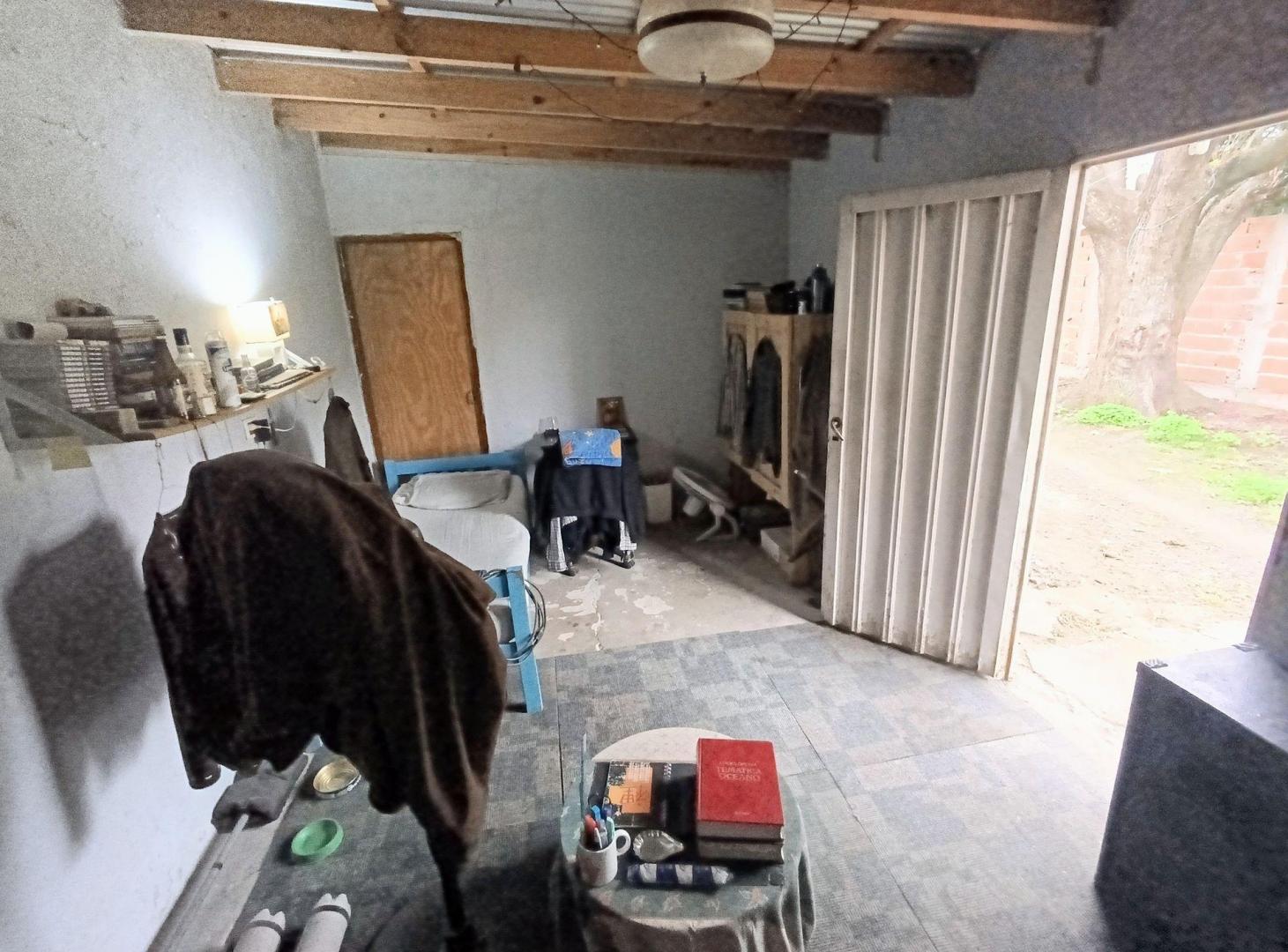 Foto de CASA 5 AMB EN VENTA BURZACO CON LOCAL, imagen 4