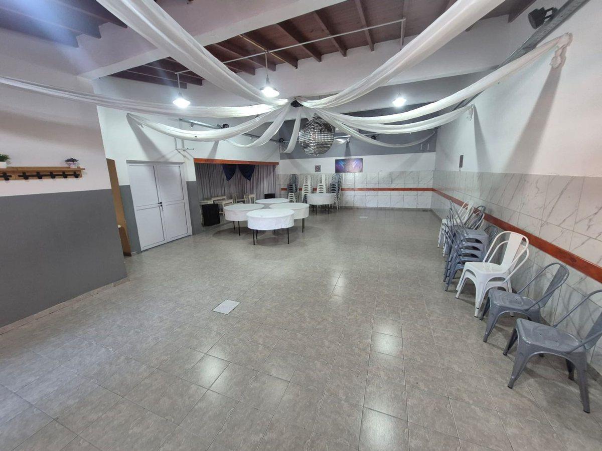 Foto de SALON D EVENTOS + CASA C PILETA VENTA EN TEMPERLEY, imagen 1