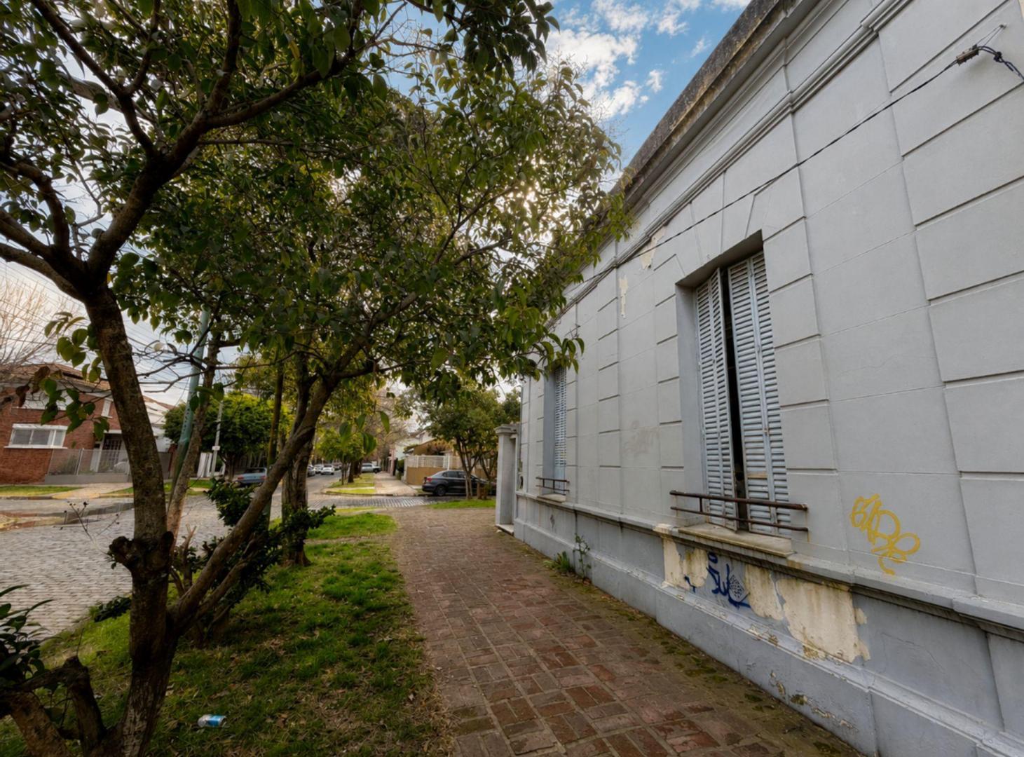 Foto de Casa 6 amb venta Banfield esquina a refaccionar, imagen 3