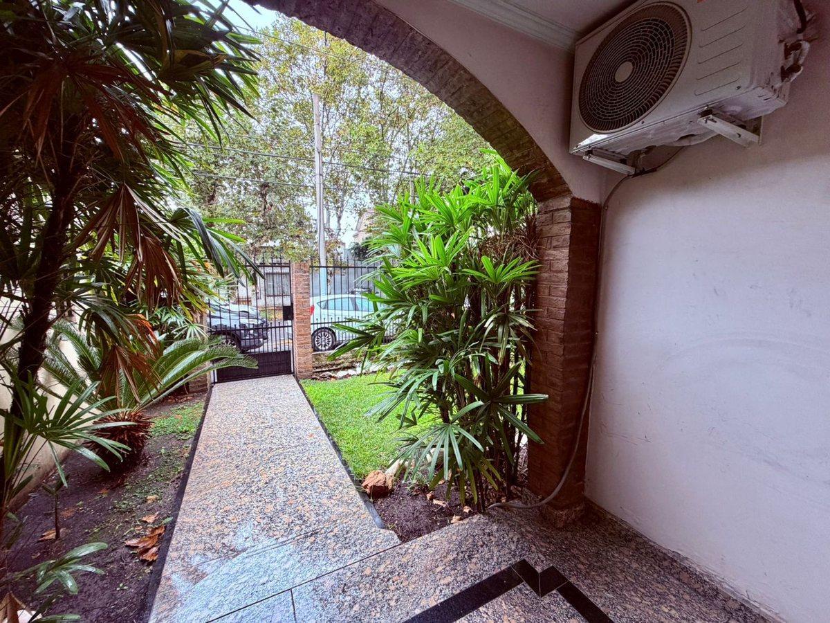 Foto de Casa de 6 Amb en Venta Lomas de Zamora con pileta, imagen 3