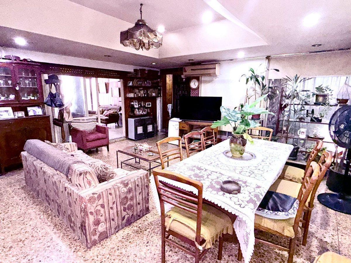 Foto de Casa de 5 ambientes en Venta en Quilmes c/ pileta, imagen 5