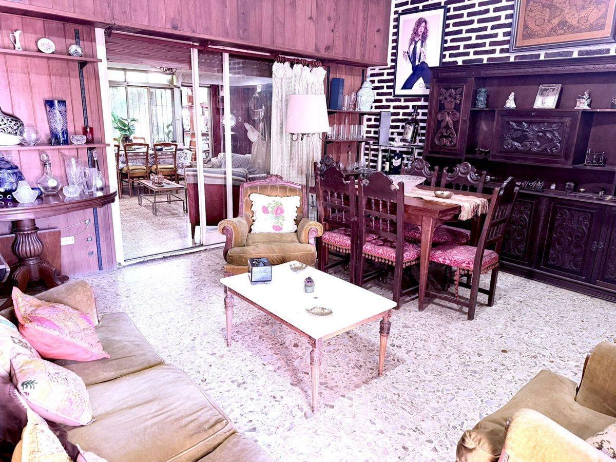 Foto de Casa de 5 ambientes en Venta en Quilmes c/ pileta, imagen 4