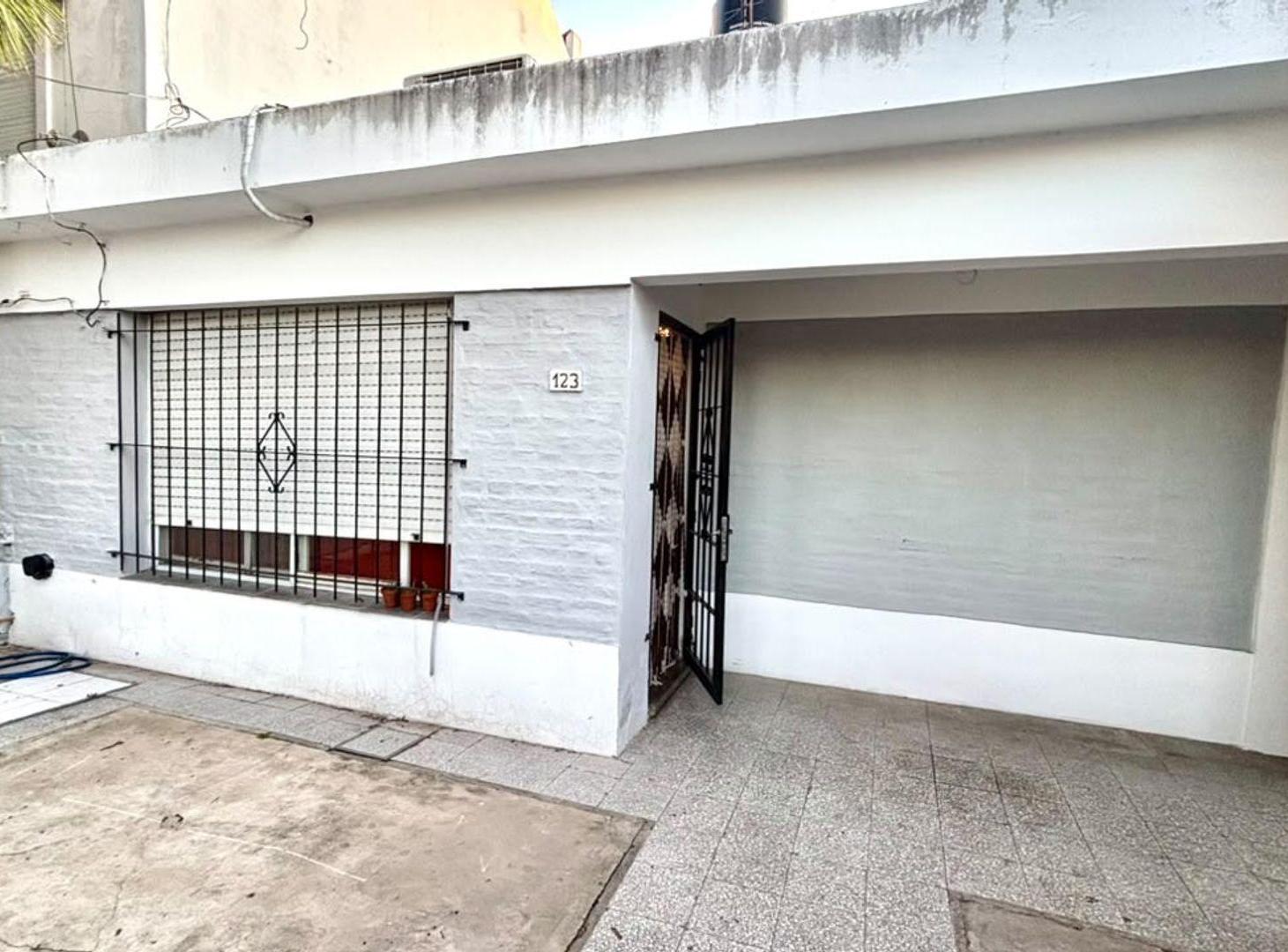 Foto de CASA 4 AMBIENTES EN VENTA CON DEPARTAMENTO, imagen 1