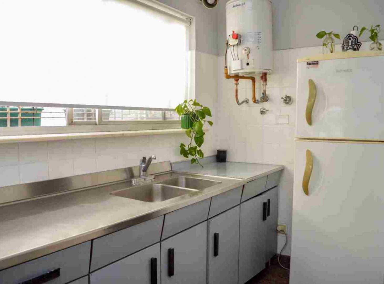 Foto de CASA EN VENTA EN BANFIELD 7 AMBIENTES CON PARQUE, imagen 4