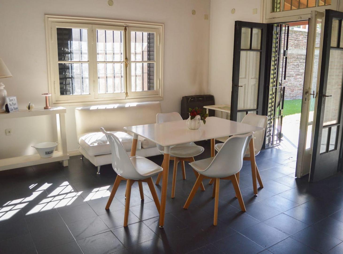 Foto de CASA EN VENTA 4 AMBIENTES CON AMPLIO FONDO ADROGUE, imagen 2