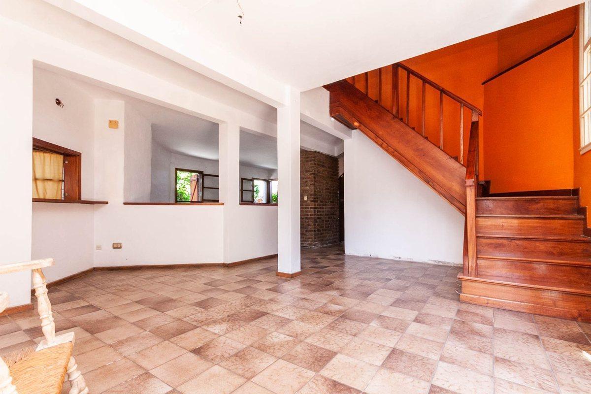 Foto de Casa de 5 ambientes en venta en Turdera con Jardín, imagen 5