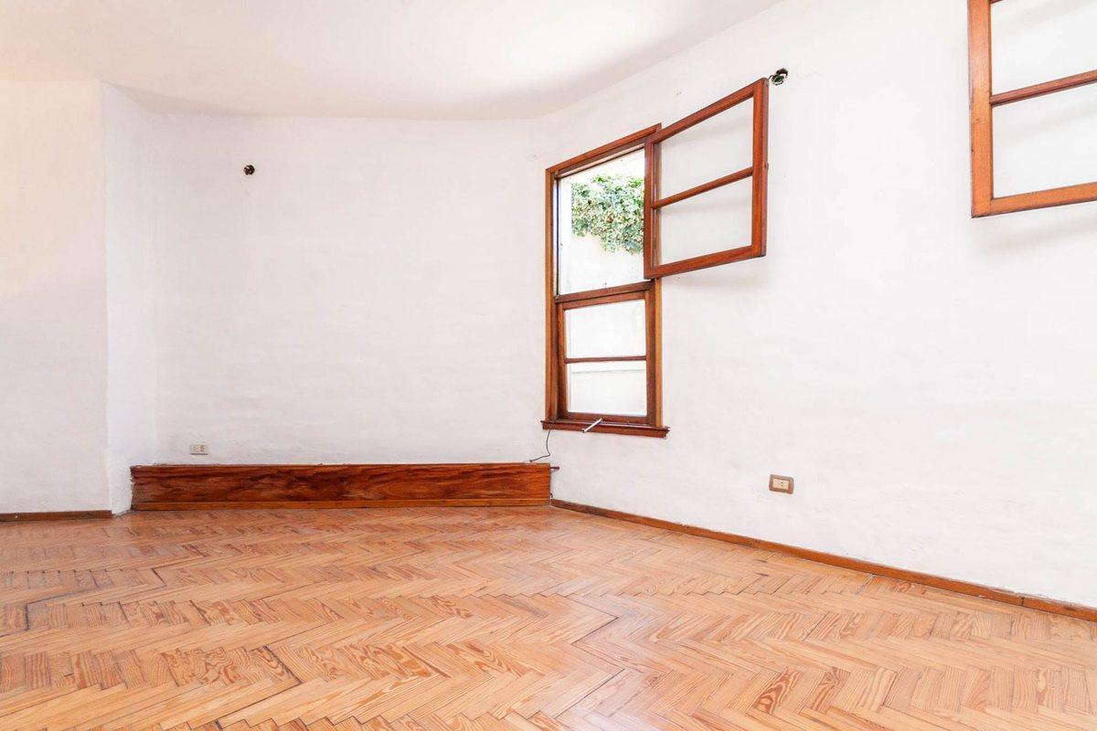 Foto de Casa de 5 ambientes en venta en Turdera con Jardín, imagen 3