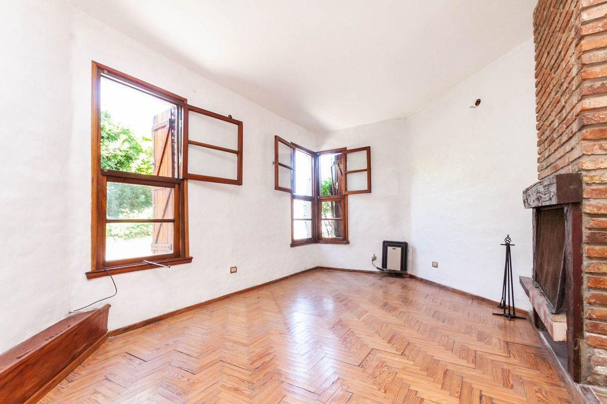 Foto de Casa de 5 ambientes en venta en Turdera con Jardín, imagen 2