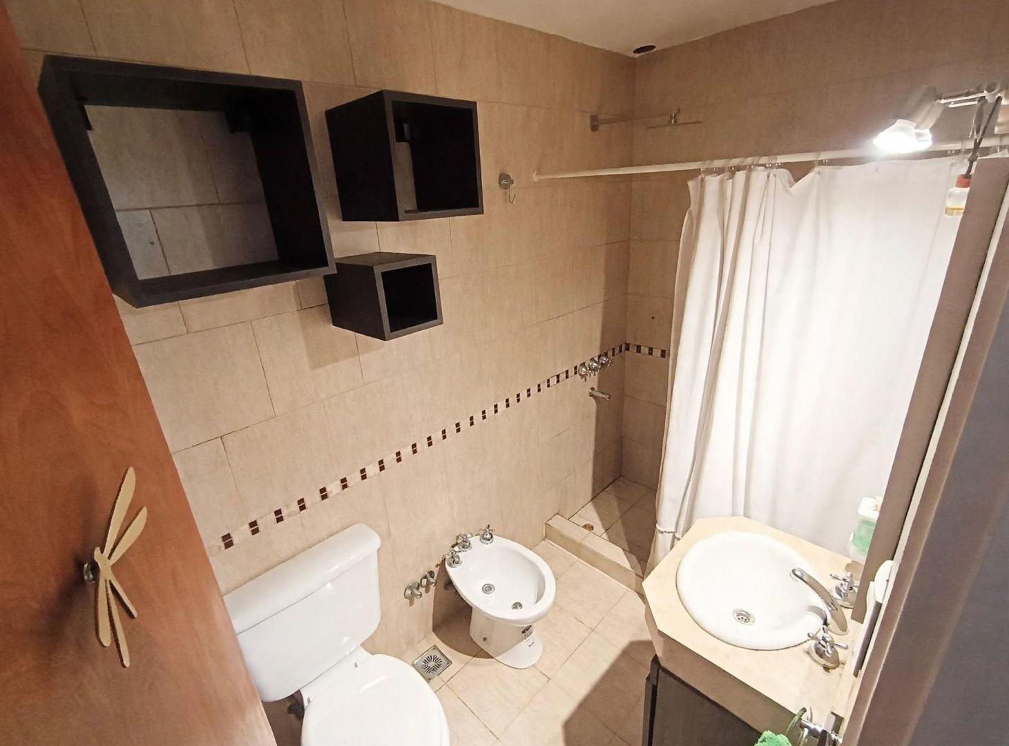 Foto de DEPARTAMENTO 2 AMBIENTES EN VENTA BANFIELD ESTE, imagen 2