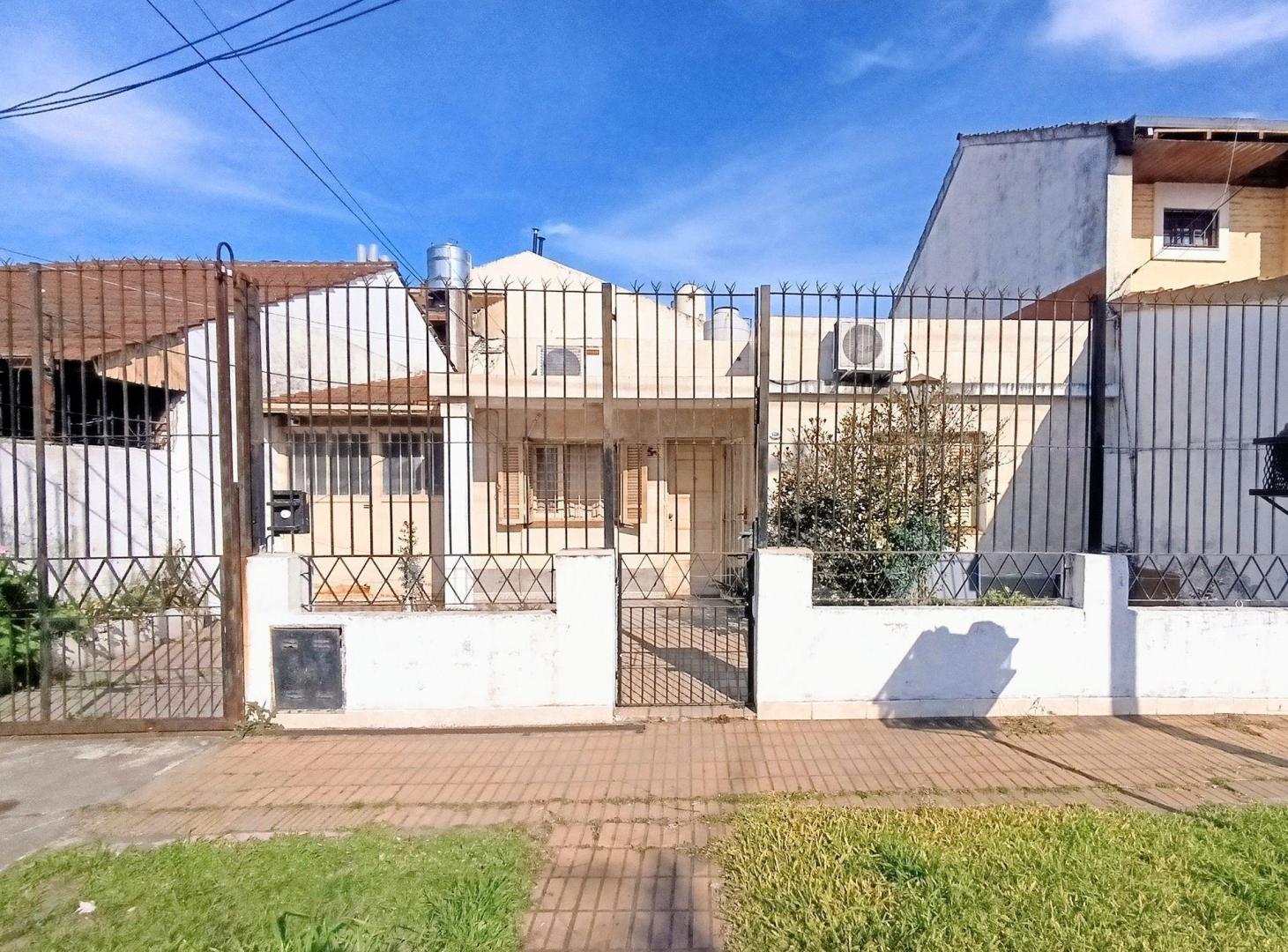 Foto de CASA 3 AMBIENTES EN VENTA BURZACO APTO CREDITO, imagen 1