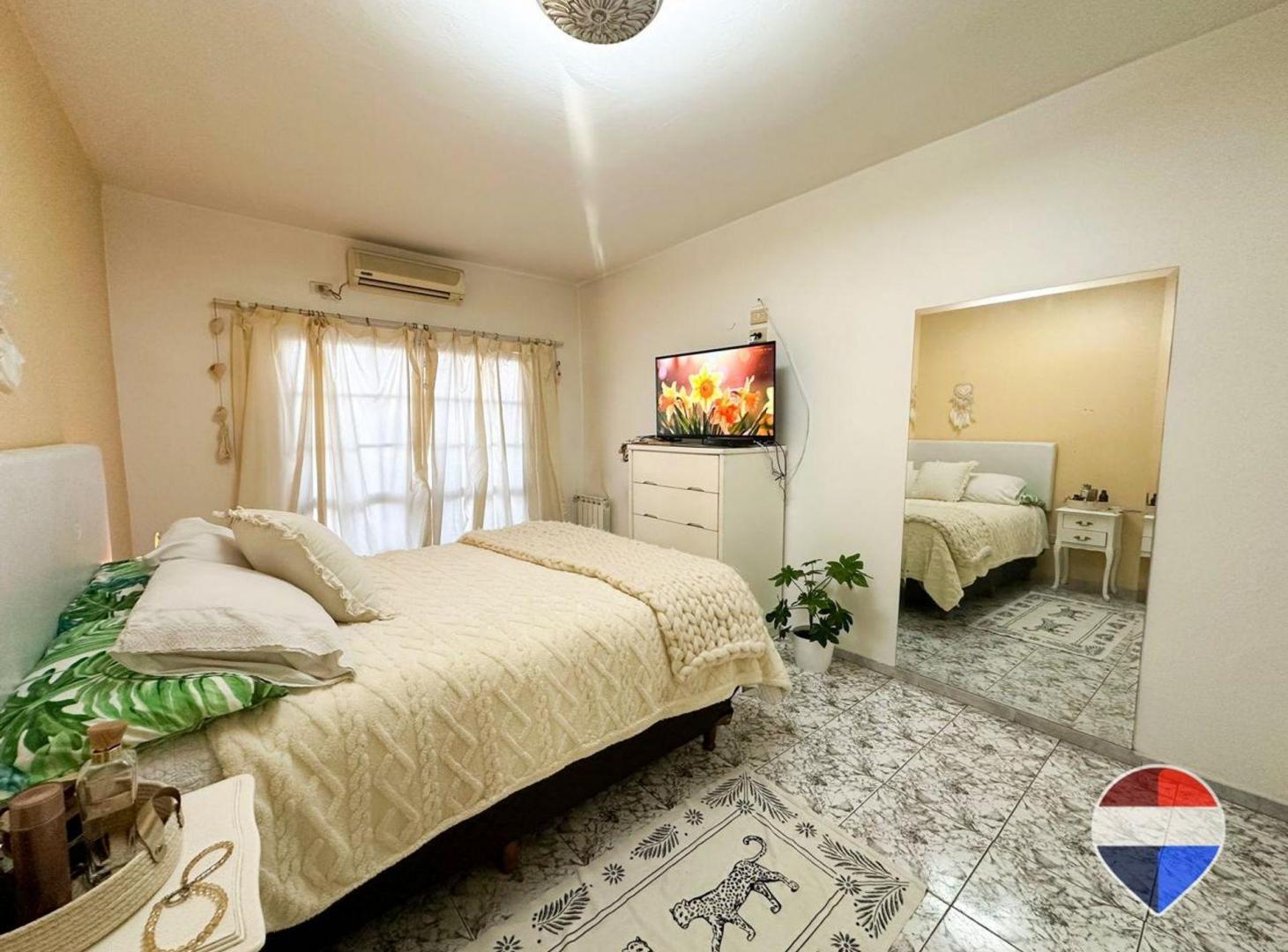 Foto de CASA 6 AMB EN VENTA CON PILETA LOMAS DE ZAMORA, imagen 3