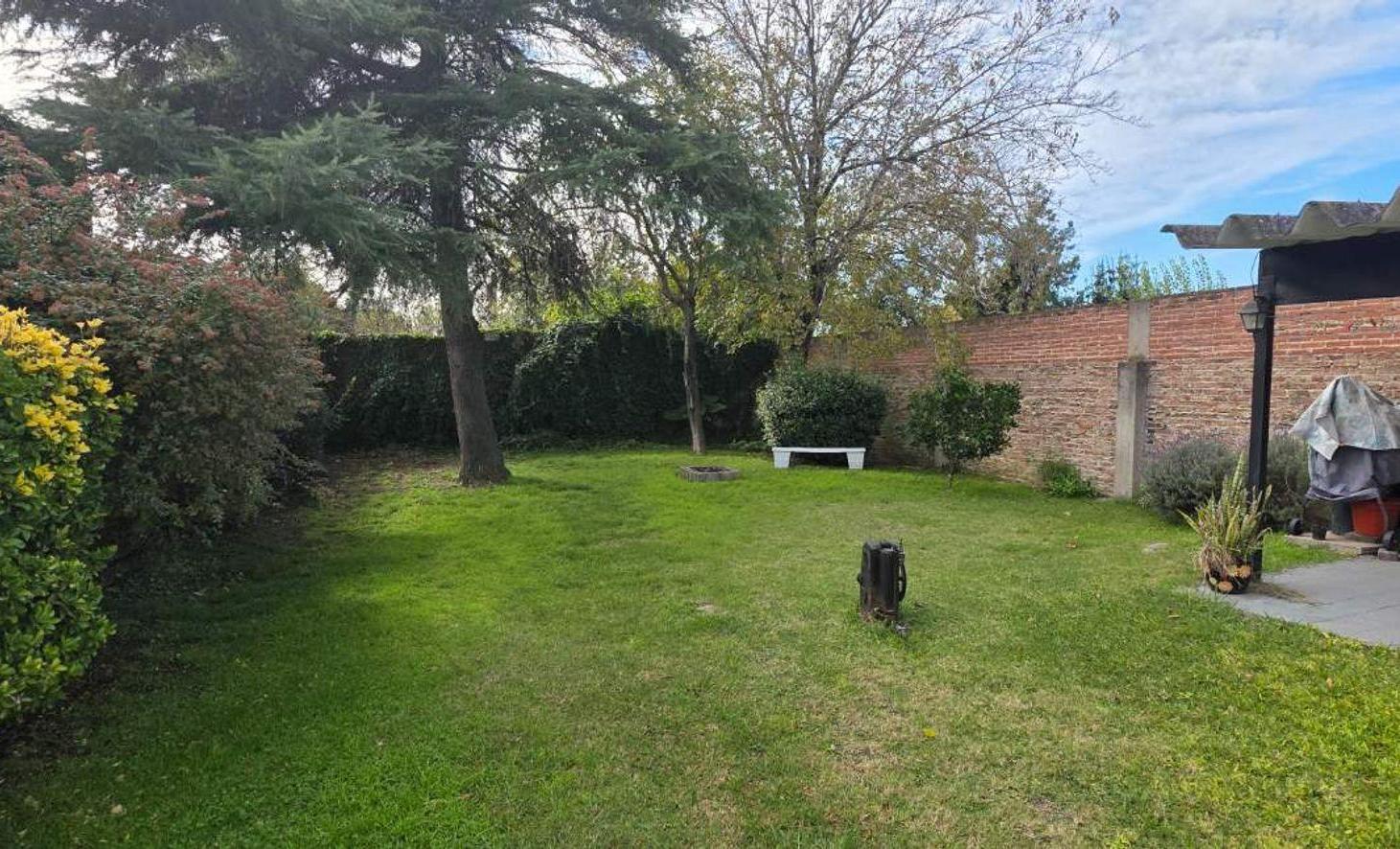 Foto de Casa 4 ambientes venta Temperley con piscina, imagen 2