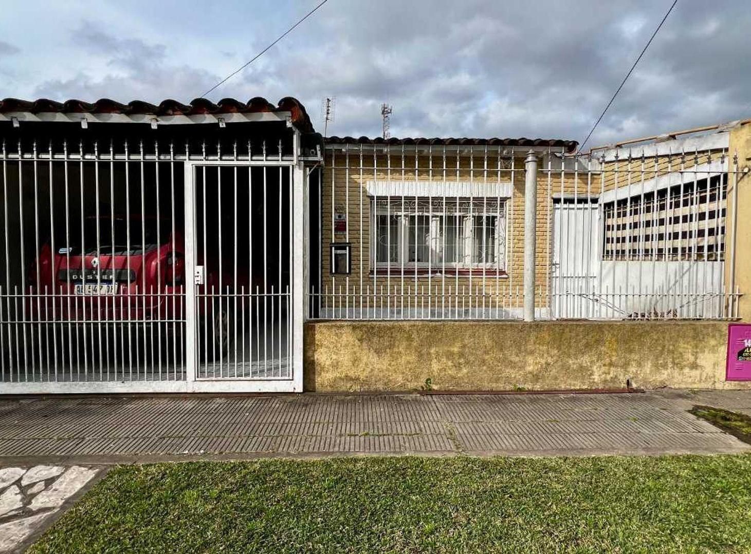 CASA 4 AMBIENTES VENTA EN LONGCHAMPS CON PILETA