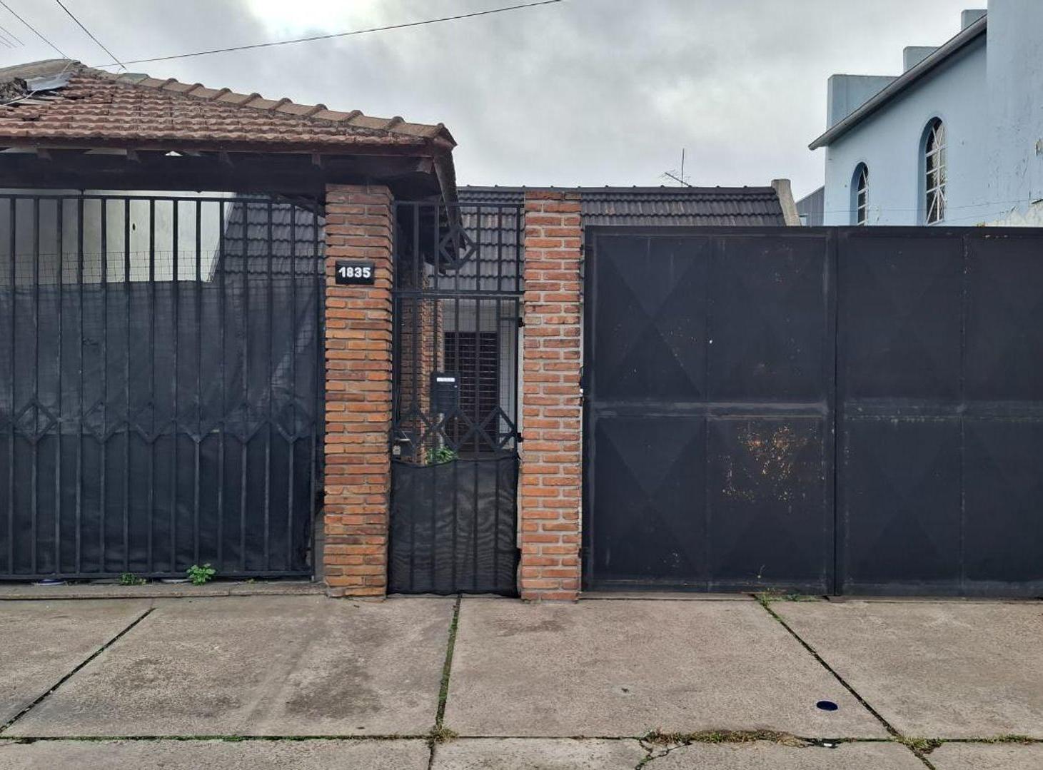 Foto de CASA 5 AMBIENTES VENTA LANUS QUINCHO Y 2 COCHERAS, imagen 3