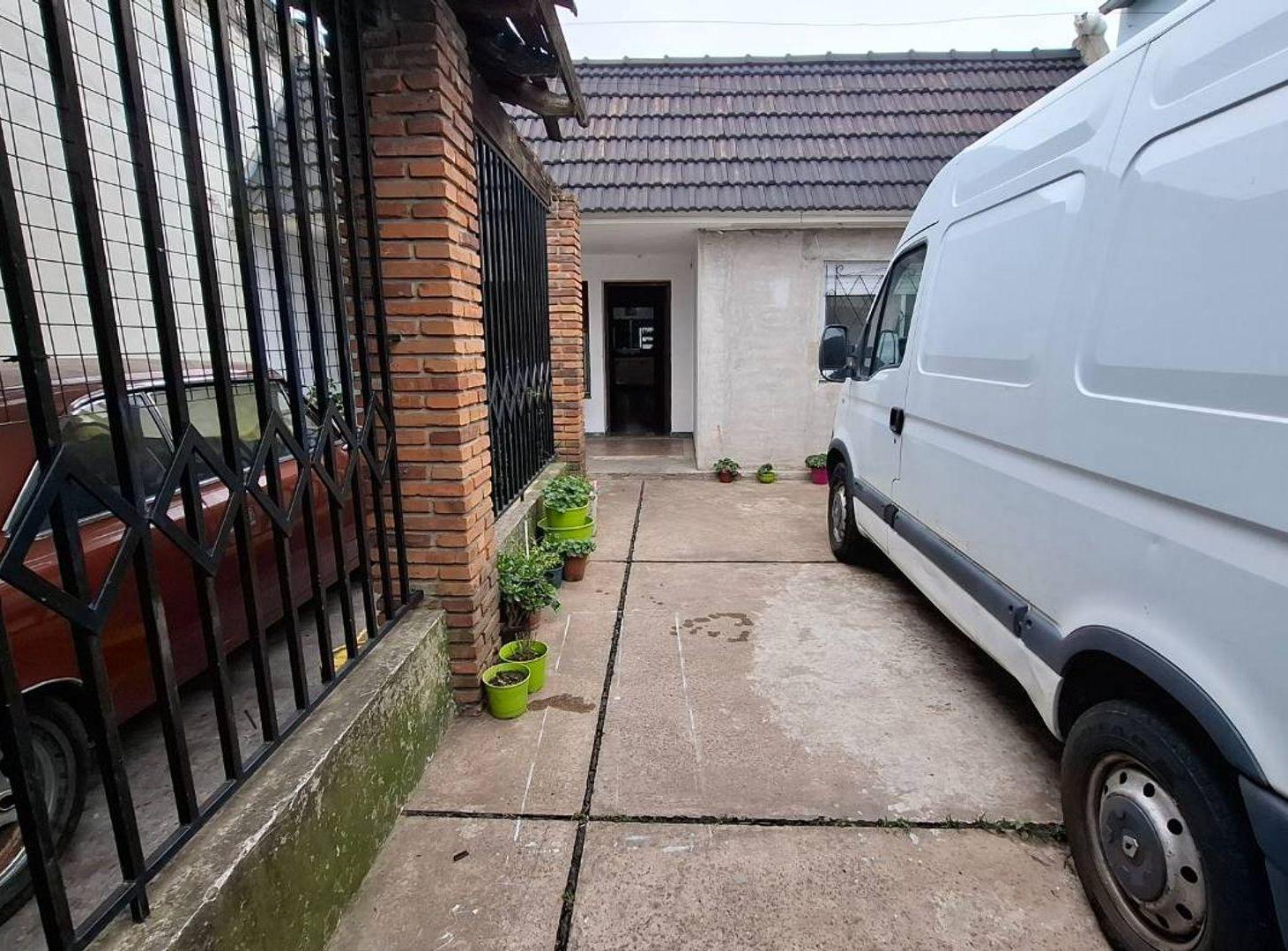 Foto de CASA 5 AMBIENTES VENTA LANUS QUINCHO Y 2 COCHERAS, imagen 5